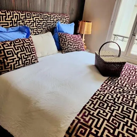 Pic De Notre Dame, Charming *