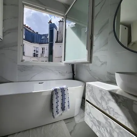 Pic De Notre Dame, Charming