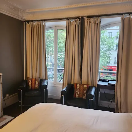 Pic De Notre Dame, Charming *