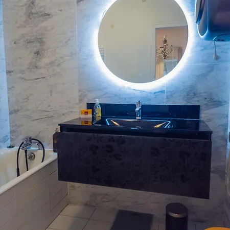 Pic De Notre Dame, Charming *