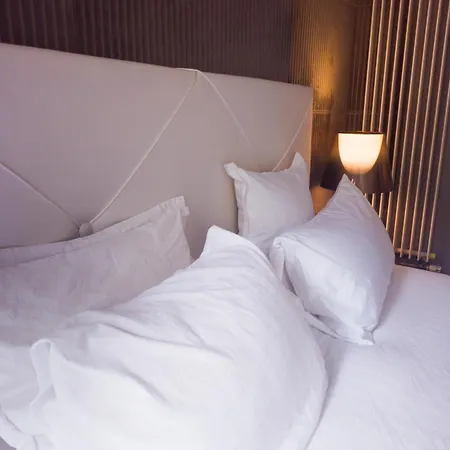 Pic De Notre Dame, Charming *