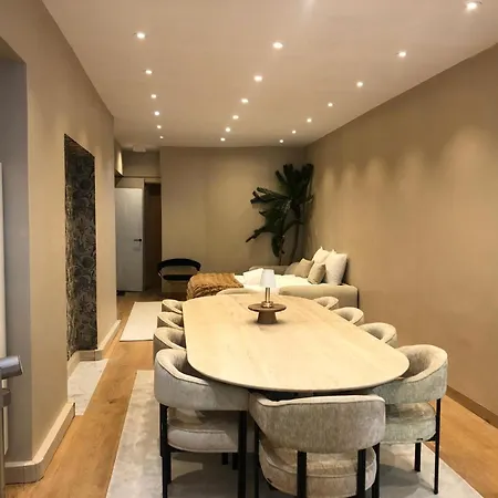 Pic De Notre Dame, Charming *